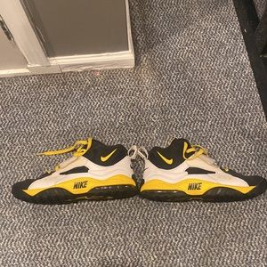 Nike Air Max Speed Turf Black Yellow Mens Size 11 Shoes RARE 525225-071